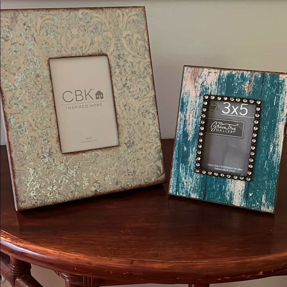 Set of 2 picture frames